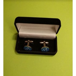 Individuelles Set aus Manschettenknöpfen, Krawattenklammer und Anstecknadel in eleganter Geschenkbox