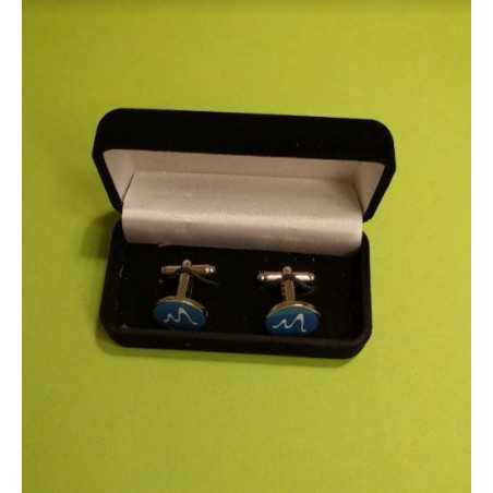 Individuelles Set aus Manschettenknöpfen, Krawattenklammer und Anstecknadel in eleganter Geschenkbox