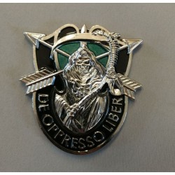 Militaire borsthanger metaal badge op leer