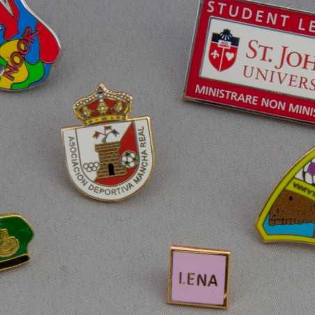 Op maat gemaakte harde emaille revers spelden - duurzaam en van hoge kwaliteit