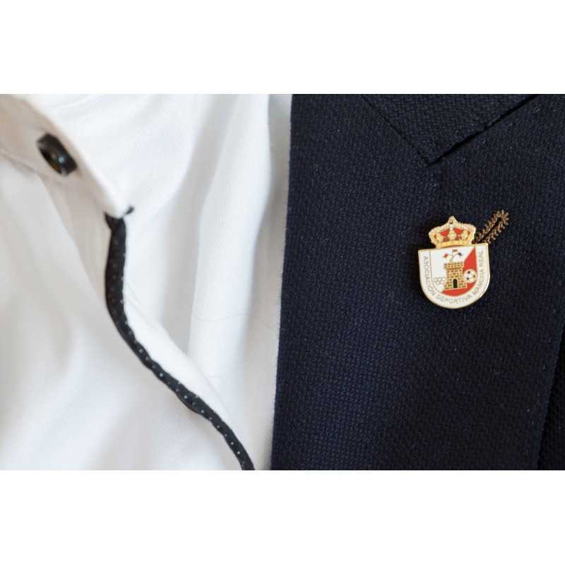 Individuelle Anstecknadeln aus Hartemaille – langlebig und hochwertig