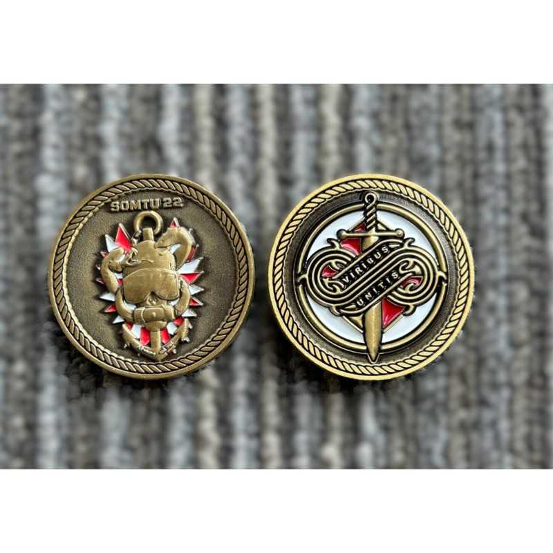 Individuell gestaltete 3D-Militär-Challenge-Coins mit einzigartigen Rändern und antiker Veredelung